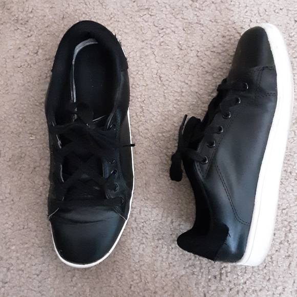 kohls black tennis shoes